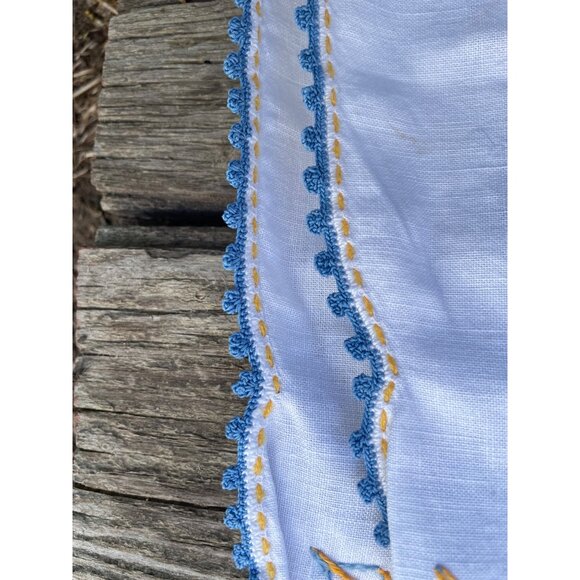 Vintage 1950s Cotton Card Table Tablecloth Napkin set Embroidery Floral - Picture 12 of 16